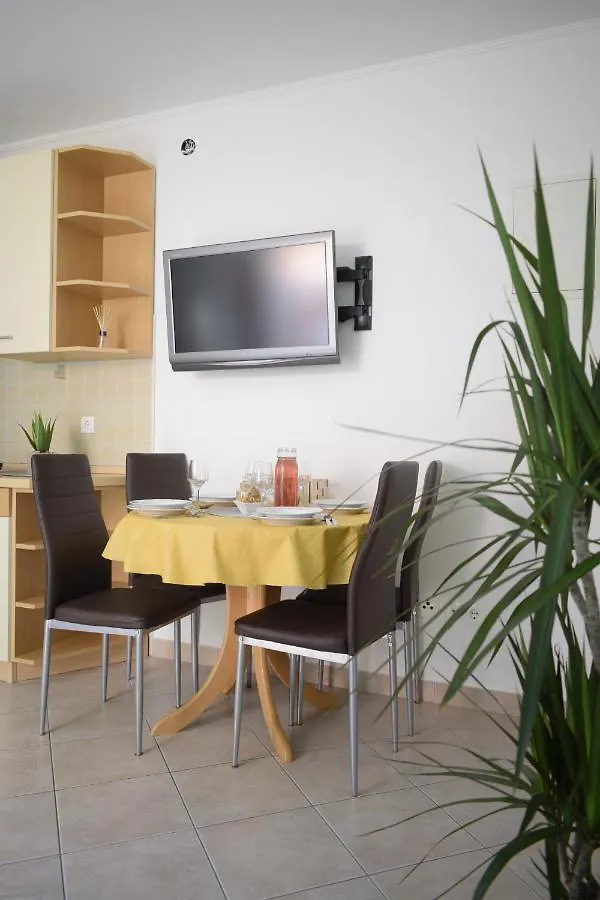 Apartment Nikola Okrug Gornji Guest house
