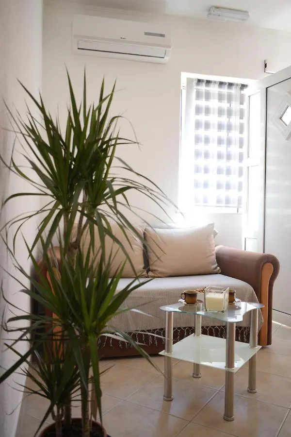Apartment Nikola Okrug Gornji Croatia