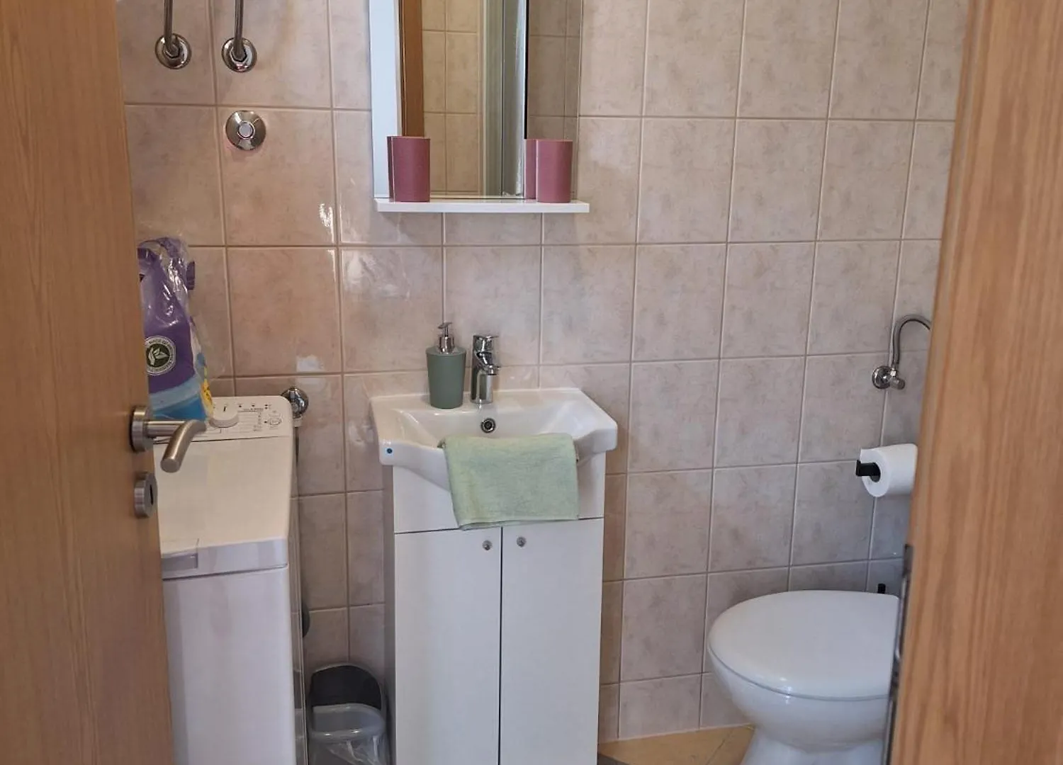 Guest house Apartment Nikola Okrug Gornji Croatia